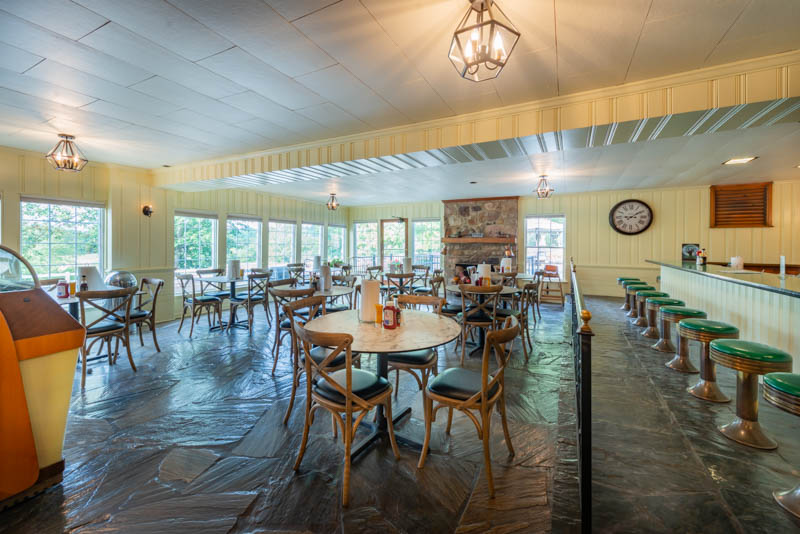 Shenandoah-Caverns-cafe-inside-tables